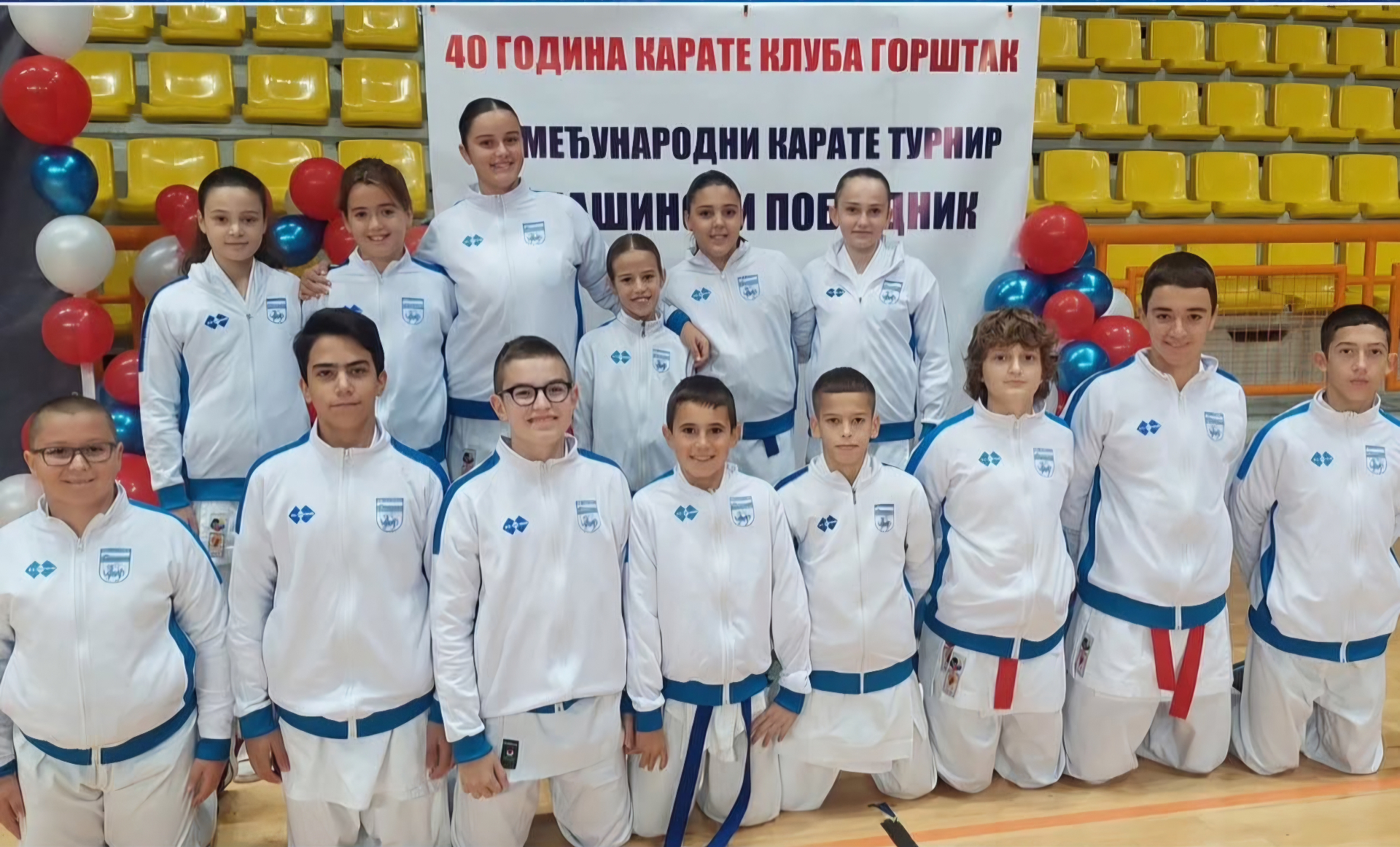 Ekipa Karate kluba Podgorica na zajedničkoj fotografiji u dvorani