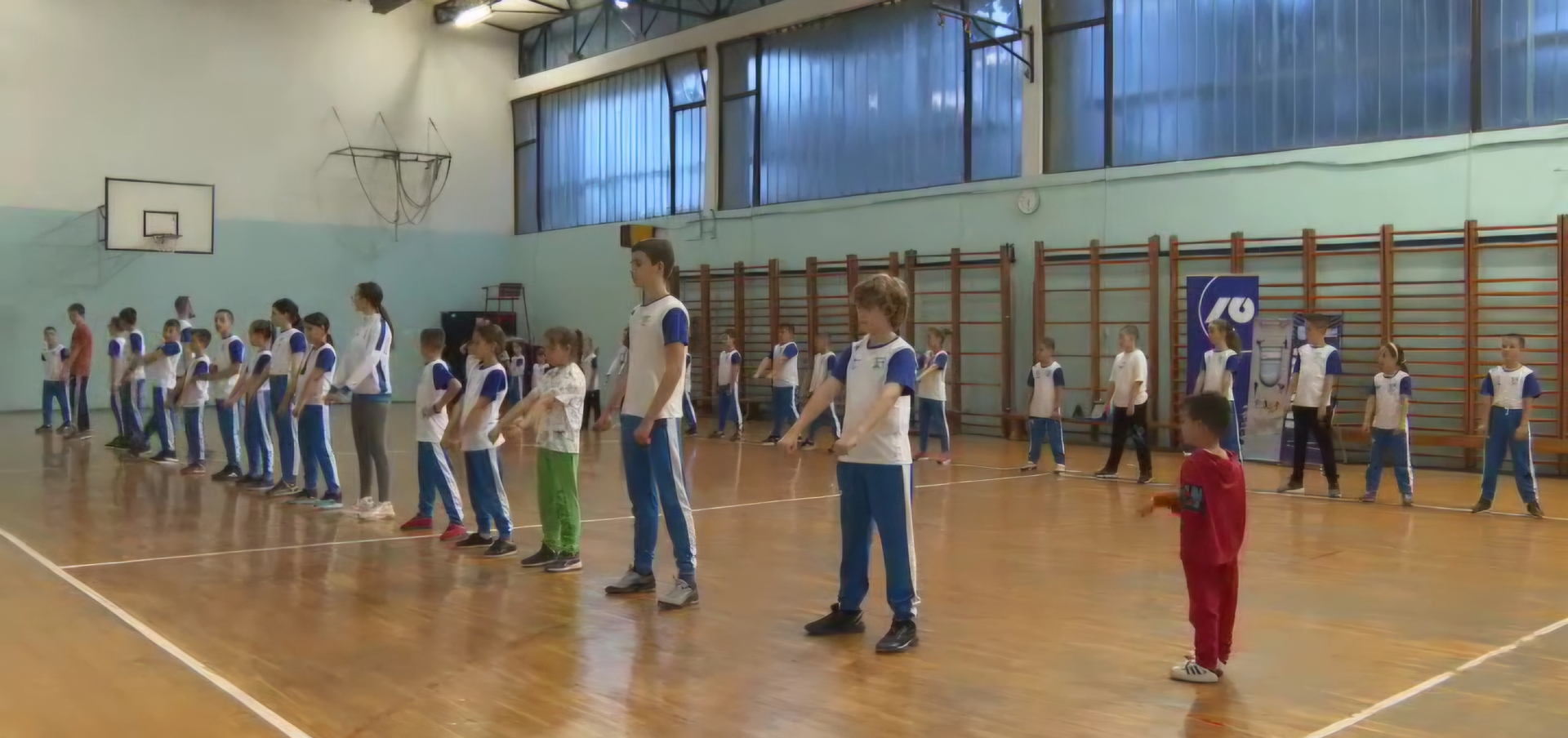 Djeca Karate kluba Podgorica zajedno treniraju u školskoj sali